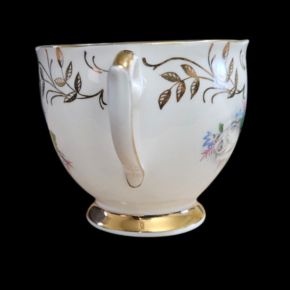 Queen Anne Bone China Teacup Red White Roses Gold Trim England - Picture 3 of 7